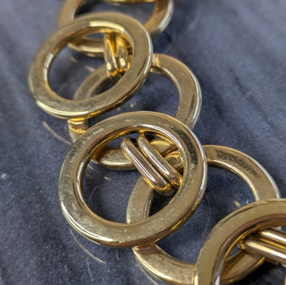 Vintage Interlocking Gold-Tone Circle Link Statement Necklace – Liz Claiborne - Picture 5 of 6